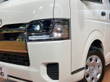 【LEDヘッドライト】悪天候や夜間走行時も良好な視界を確保し安心して運転できる高輝度LEDヘッドライトを装備!点灯速度が早く、消費電力も抑えられています。