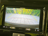 【バックカメラ】駐車時に後方がリアルタイム映像で確認できます。大型商業施設や立体駐車場での駐車時や、夜間のバック時に大活躍!運転スキルに関わらず、今や必須となった装備のひとつです!