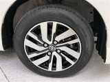 純正のホイールを使用していますので足元周りの見栄えも良く、車体を綺麗に魅せてくれますサイズは165/65R14になります。