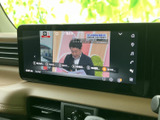 停車中にテレビやビデオを楽しめます。休憩時間や待ち時間に、リラックスしたひとときを過ごせる便利な機能です。エンターテイメント性も充実しています。