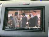 停車中にTVの視聴を楽しめる機能。長距離移動や休憩時間のお供に最適です。快適な車内空間を演出します。