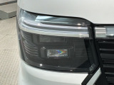 LEDヘッドライトは、点灯の瞬間から最大光量を発揮し、突然暗くなるトンネルなどでの安定感を高めます。