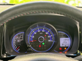 視認性の高いメータークラスターは、運転に必要な情報を確かなるものとしてドライバーへ伝えます。走行距離もご確認ください。