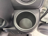 【運転席ドリンクホルダー】
