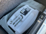 ラゲッジ下にはパンク修理キット搭載されております