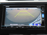 リアワイドカメラシステム!従来の視野に加えて、後方側方を約180&deg;まで見えるワイドビューと、後方を真上から見たような視野で駐車時などに便利なトップダウンビューの3つの視野があります!