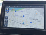 高精細な地図表示で、道に迷う心配はありません。交通情報もリアルタイムで確認でき、渋滞を避けたルート選択も可能です。