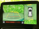 後方の状況を画面で確認できるので、狭い場所での駐車や車庫入れが格段に楽になります。安全確認をサポートし、安心感を与えます。