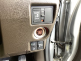 パワースライドドアの開閉はスマートキーのリモコンやドアノブは勿論、運転席側のスイッチ操作でも開閉ができ、安全・簡単です。