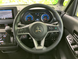 握りやすい形状で、確実な操作感を実現。ステアリング操作がしやすく、運転の楽しさを高めます。長距離運転でも疲れにくい設計です。