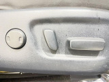 【パワーシート】スイッチ一つで簡単にシートの微調整が可能!電動だから力もいりません!快適なシートポジションにセットして、快適なドライブをお楽しみください。