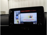 車体の前後左右に設置されたカメラにより、リアルタイムで安全確認ができるところが大きな魅力。十字路や駐車場、狭い路地での走行など、死角ができやすい場面で力を発揮します。