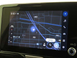 メーカー装着の8インチディスプレイオーディオを装備しております。