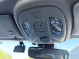 運転席のヘッドライナー部に配置されているスイッチでパワーバックゲートの開閉も行えます。