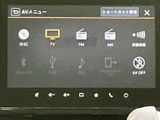 多様なソースに対応し、多彩な音楽を楽しめます。直感的な操作で、お好みの音楽を簡単に見つけられます。ドライブ中のエンターテイメントを充実させます。