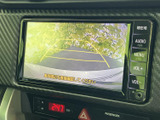 バック時の安全性を高めるモニター画面です。駐車時の被視界を広げ、より安全な運転をサポートいたします。