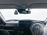 落ち着いたカラーの内装で、ゆったりと運転したい方に。
