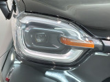 LEDヘッドライトは、点灯の瞬間から最大光量を発揮し、突然暗くなるトンネルなどでの安定感を高めます。