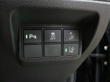 【シティブレーキアクティブシステム】低速走行時、自車が前方の車両のほぼ真後ろから追突する恐れがある時、運転者のブレーキ操作を支援、衝突回避を支援したり衝突の衝撃を軽減する装置です。