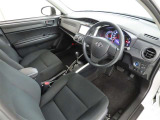 シンプルで使いやすいデザインの運転席です。