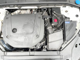 当店の認定中古車(VOLVO APPROVED CAR)はメーカー基準の車齢・走行に応じた内外装・機関の176項目もの項目に厳密な点検を実施。すべての基準を満たした自信を持ってお届けする中古車です。
