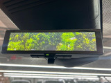【インテリジェントルームミラー】後席の大きな荷物や同乗者で後方が確認しづらい時でも安心!カメラが撮影した車両後方の映像をルームミラー内に表示。クリアな視界で状況の確認が可能です!
