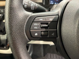 ステアリングにオーディオ操作スイッチが付いています。オーディオ画面に直接タッチしなくても操作が出来ますので、運転に集中できます。
