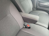 【運転席】アームレストで疲労も軽減
