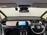 【前方視界】開放的な前方視界!運転がしやすく疲れにくいです♪窓が大きく、見通しがとっても良いおクルマですよ♪