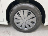 ホイルカバー付きです。タイヤサイズは205/65R16です。