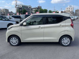 乗り降りのイメージが湧く左側面。ドア面の通りやスライド有無、小キズの出やすい部分も確認◎。