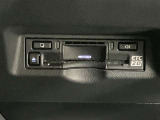 高速道路で便利な【ETC2.0】を装備しています。光ビーコン搭載で渋滞情報などナビゲーションと連動することで機能も充実いたします。他、観光施設に立ち寄るための高速料金割引サービス等もございます。