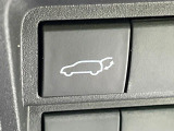 【パワーバックドア】スマートキーや運転席のボタンを押すだけでリアゲートが自動で開閉します!荷物を持っている時や、高い位置にあるバックドアを閉める際に便利な機能です♪