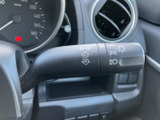 操作しやすいウインカーレバーは、安全な車線変更をサポートします。直感的な操作で、スムーズな運転を実現します。運転の信頼性を高めます。