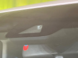 【トヨタセーフティセンス】走行中に前方の車両等を認識し、衝突しそうな時は警報とブレーキで衝突回避と被害軽減をアシスト。より安全にドライブをお楽しみいただけます。
