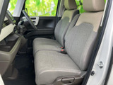 運転しやすい視界と、操作しやすい配置が魅力。ドライバーの負担を軽減し、安全な運転をサポートします。快適な運転環境を提供します。