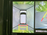 後方の状況を分かりやすく表示。狭い場所での駐車や、後退時の安全確認をサポートします。運転に不安を感じる方にもおすすめです。