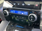 左右独立温度コントロールフルオートエアコンです。運転席、助手席それぞれで独立して温度設定ができます。冷え性の方が乗っても安心ですね♪