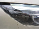 【アダプティブLEDヘッドライトシズテム】車両を検知し、LEDヘッドライトが対向車や先行車を照射しないように自動でハイビームの照射範囲を切り替えます。