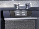充電用USB付き。スマートフォンなどの充電に便利です。