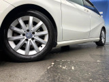 ●純正16インチアルミホイール:輸入車ならではの卓越した走りを支えるホイールと足回りです!日本車の走りに慣れている方にもぜひ体感して頂きたいほど、高いレベルでまとまっています!