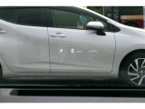 カラーヘッドアップディスプレイ付き。少ない視線移動で情報を確認できるので、運転の疲労軽減に繋がりますよ♪