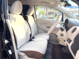 運転席シート廻りは使用感も少なく、良好な状態となっています。前オーナー様が丁寧に使っていたことがよくわかりますね。