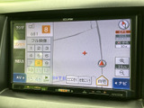 お好みの音楽を楽しみながら、快適なドライブを。様々なソースに対応し、車内をエンターテイメント空間に。