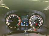 視認性の高いメーター類で、運転に必要な情報をしっかり把握できます。デザイン性と使いやすさを両立し、快適なドライブをサポートします。