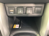 視認性の高いメーター類で、運転に必要な情報を的確に把握できます。スタイリッシュなデザインで、運転席をより魅力的に演出します。運転に集中できる空間です。