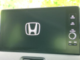 ドライバーの視認性を高めるディスプレイが、運転をサポートします。必要な情報を分かりやすく表示し、安全運転を後押しします。見やすい画面が快適なドライブに貢献します。
