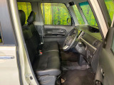 運転席シート廻りは使用感も少なく、良好な状態となっています。丁寧に使われていたことがよくわかりますね。