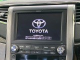 【メーカー純正ナビ】インテリアに溶け込むスタイリッシュな「専用設計」メーカーナビを装備♪視認性や操作性など基本性能にも優れ、より上質なカーライフをお楽しみいただけます。