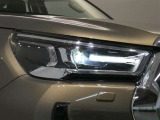 LEDヘッドライトです。デザイン性がよくとても明るいので、夜間の走行や悪天候でも安心です。しかも長寿命!